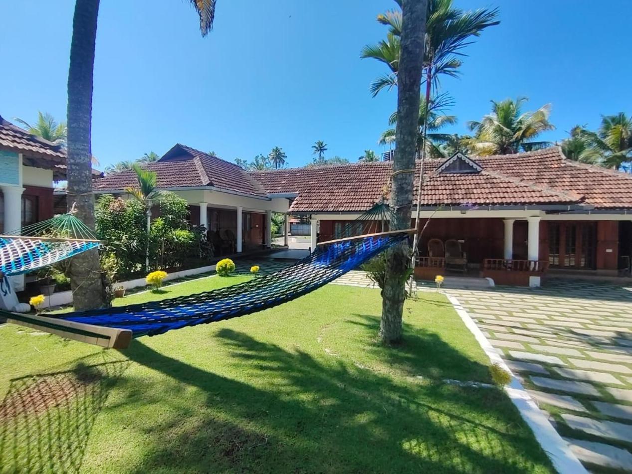 Breeze Backwater Homes Коччи Экстерьер фото